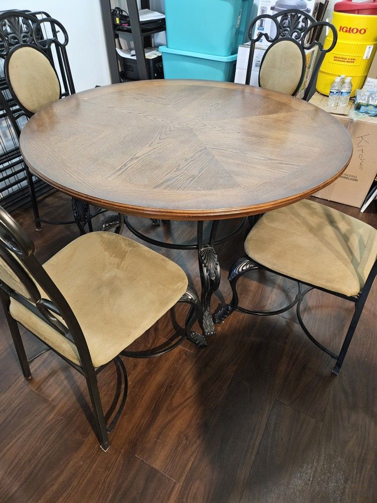 Dining Table + 4 Chairs