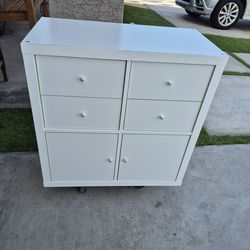 4 drawers and two door Cabinet// ikea dresser in good condition