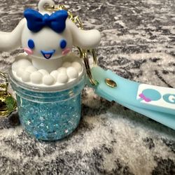 NEW IN BAG/ CINNAMOROLL/ BIG SIZE LIQUID STYLE W/GLITTER .SPARKLING BALLS/ HEAVY BASE — VERY CUTE!!