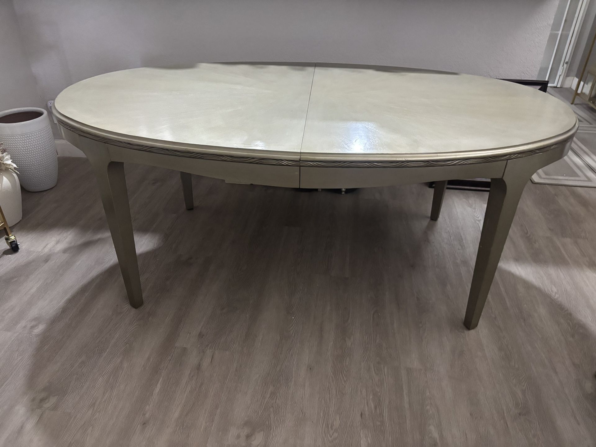 Dining Table (Excellent condition)