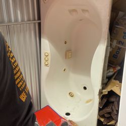 Free Jacuzzi 
