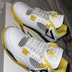 Jordan 4s Size 8 Women’s 