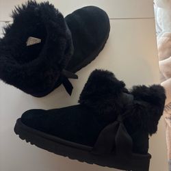 Black Ugg boots