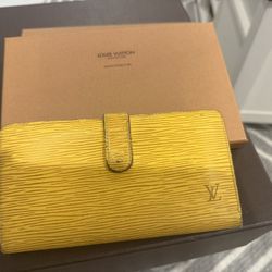 Previously Loved Louis Vuitton Wallet EPI Leather