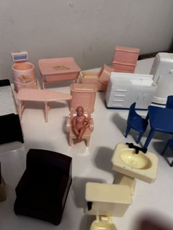 36 Pieces Of Renwal Plastic Doll Furniture From 50s