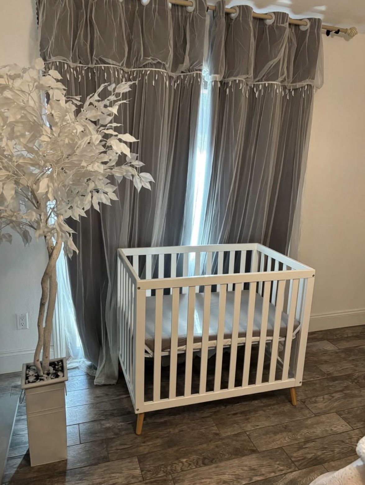New Baby Crib With Mattress