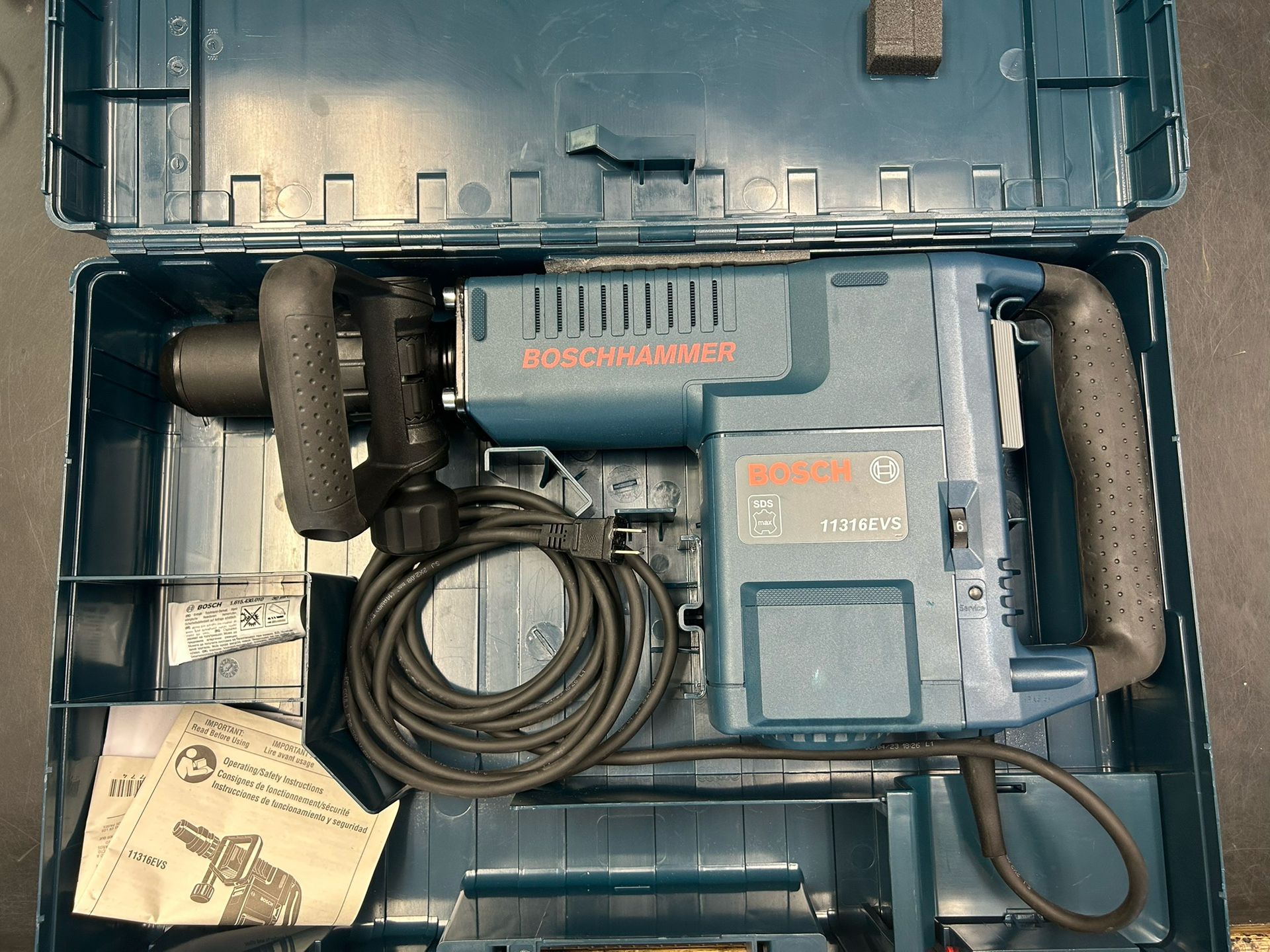 Bosch 1-9/16" Corded Variable Speed SDS-Max Demolition Hammer Excellent
