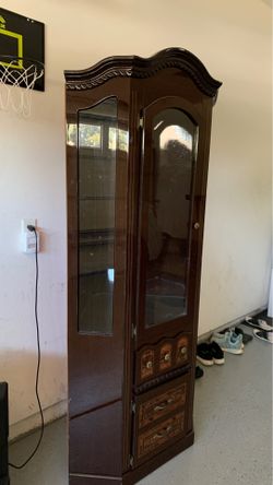 Corner cabinet/ display shelf