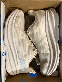 HOKA Clifton 9 Shifting Sand/Eggnog – Size 10D – Running Shoes
