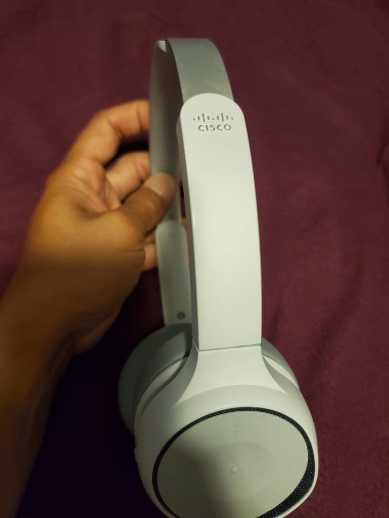 CISCO SYSTEMS HS-WL-730-BUNA-P 730 Wireless Headset Platinum. It's Good Working, No Box And Paper