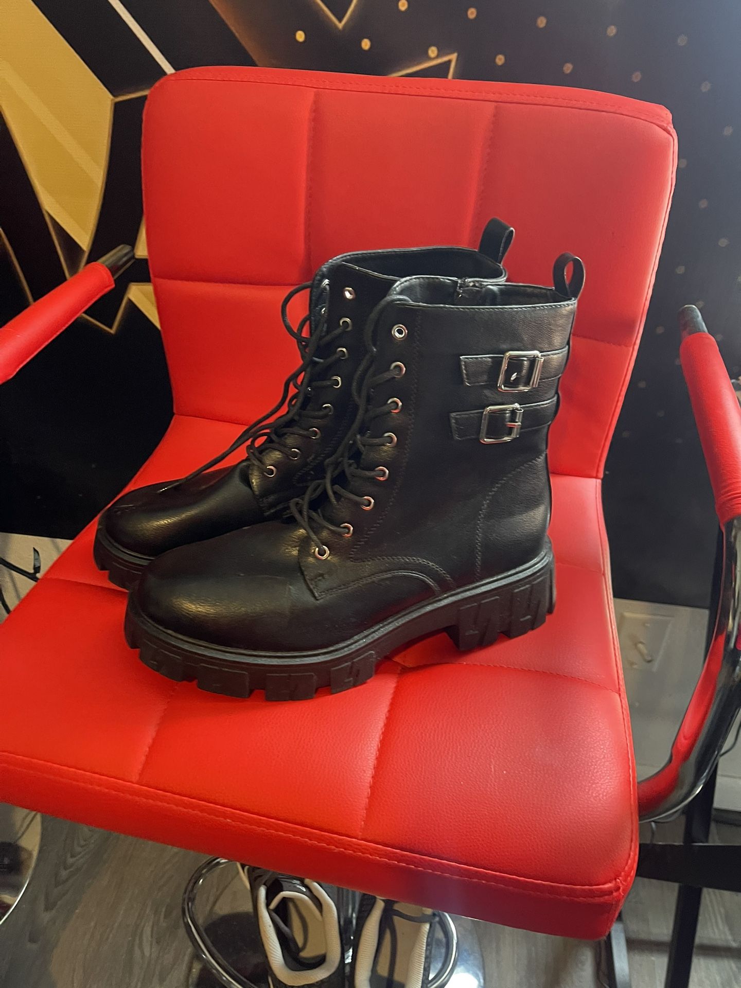 Vepose Women’s Boots Size 11 Bigfoot