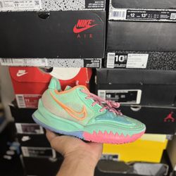 Kyrie 4 Low Keep Sue Fresh size 5.5 VNDS 