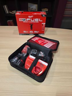 Milwaukee M12 FUEL Brushless Cordless 1/4 in. Right Angle Die Grinder Kit w/ (2) 2.0Ah Batteries