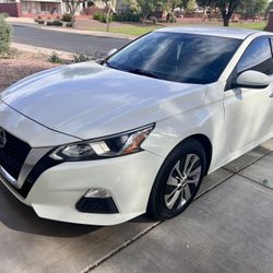 2020 NISSAN ALTIMA! Need To Sell asap 