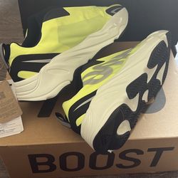 Yeezy 700 