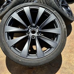  4x 2024 Tesla Model X Plaid Wheels 265/35/22 & 285/35/22 CONTINENTAL 60% OEM