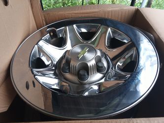 Factory 2015 Chevrolet Silverado rims and hubcaps and lug nuts
