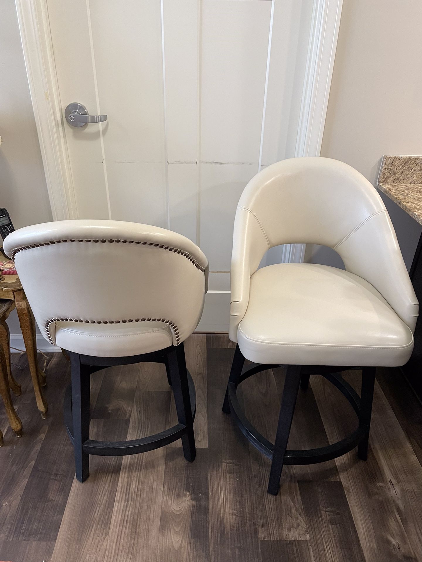 Lasso Swivel & Bar Counter Stools