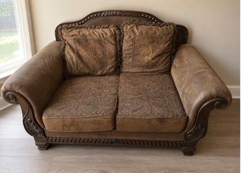 Traditional Wood Trim Loveseat with Paisley Cushions