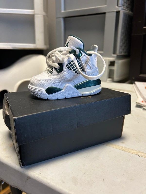 Jordan 4 Retro Oxidized Green (Toddler) sneaker.