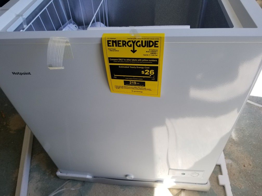 HotPoint Chest Freezer 5.1 cu.ft. (Pickup Only) for Sale in Westbury