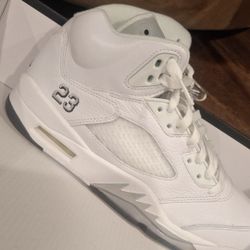 retro 5s . 8.5.m   and retro 6s infareds.  6.5 youth