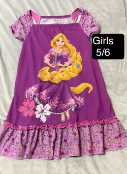 Disney store 5/6 Rapunzel night gown