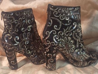 Fancy embroidery, felt boots