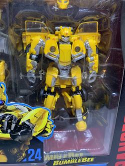 Transformers studio series 24 and best sale 25 deluxe class bumblebee 2pk