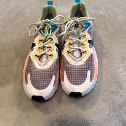 Women’s Nike Air React Size 8.5