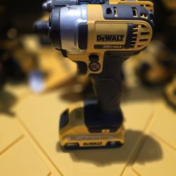 Dewalt DCF885 1/4 Inch Impact 