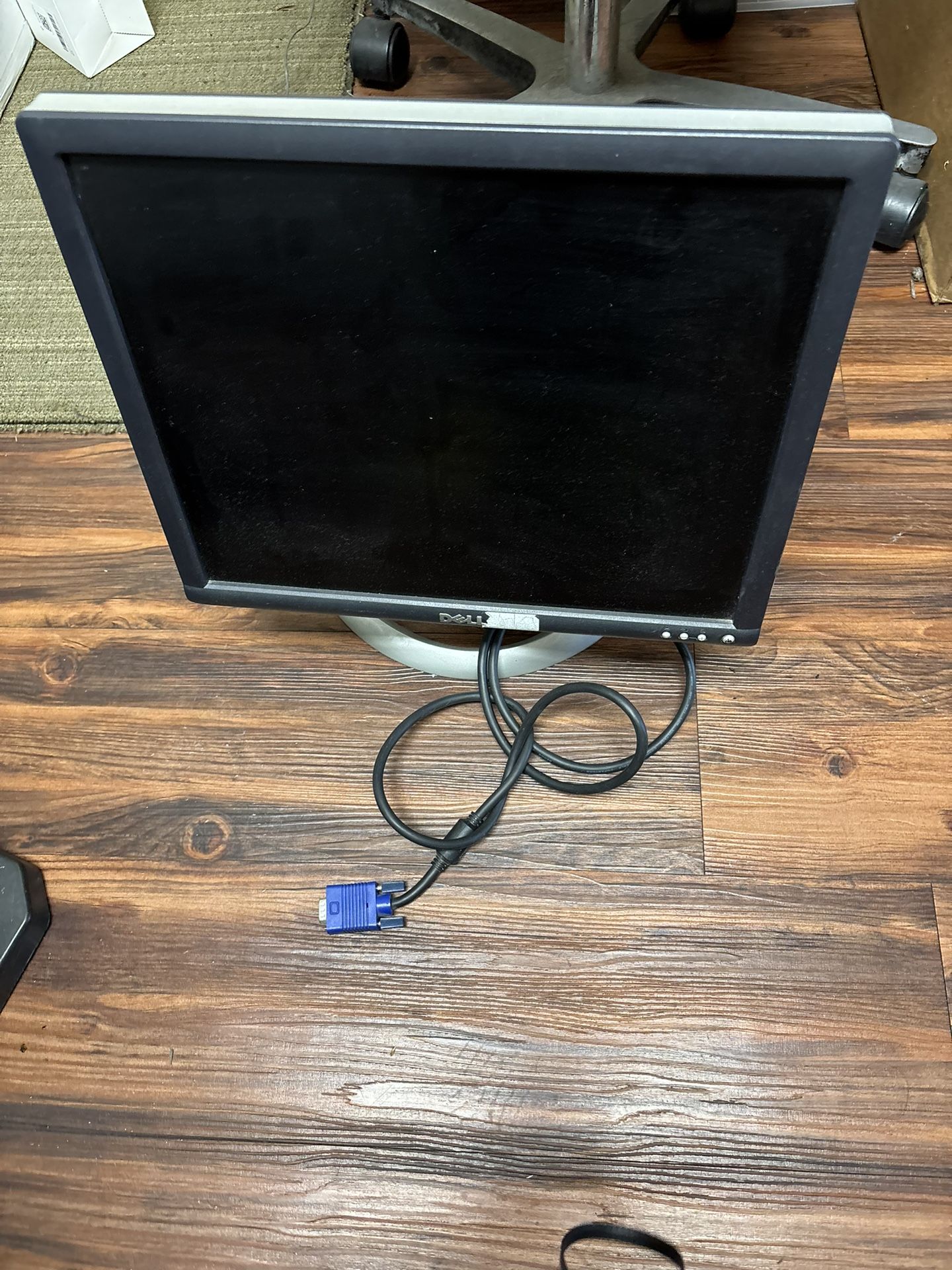 3 Computer Monitor And 1 Keyboard All For $30