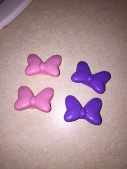 MINNIE'S BOW HAIR CLIPS