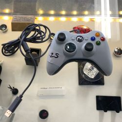 White Xbox 360 Controller 