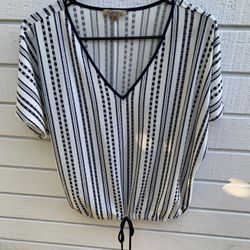 ❤️❤️Women’s Shirt Never Worn- Bundle 5 Or More Get 1 Free