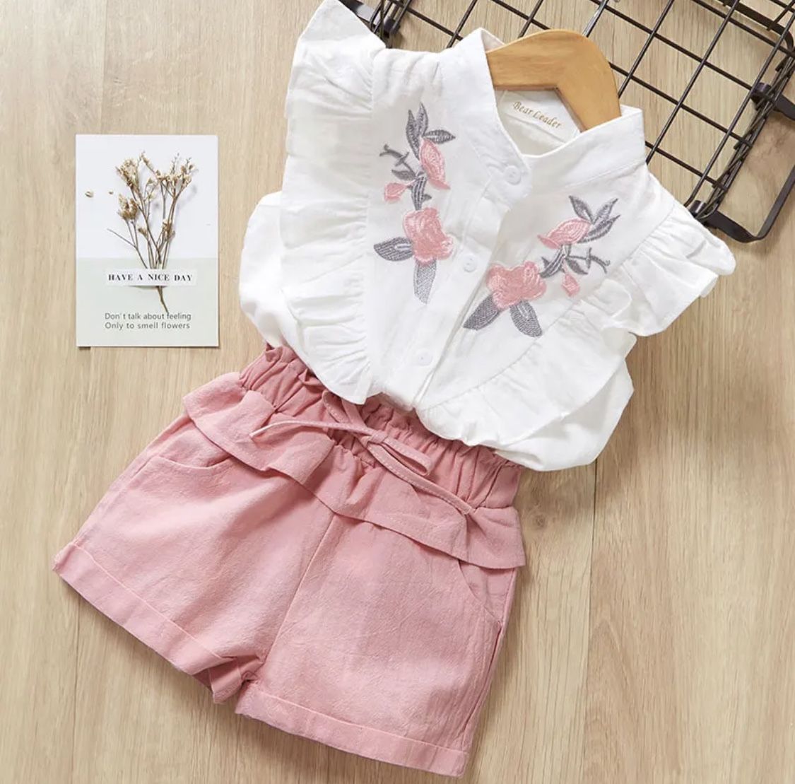 New! 🌸 Girls 2 PC Floral Blouse And Shorts Set - Size 7 Yr Old