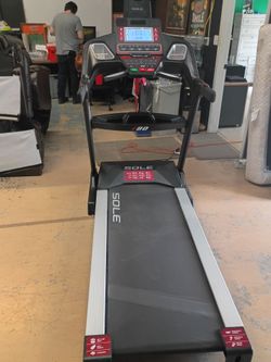 SOLE F80 TREADMILL ( LIKE NEW AND DELIVERY AVAILABLE TODAY