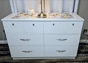White 6 drawer dresser
