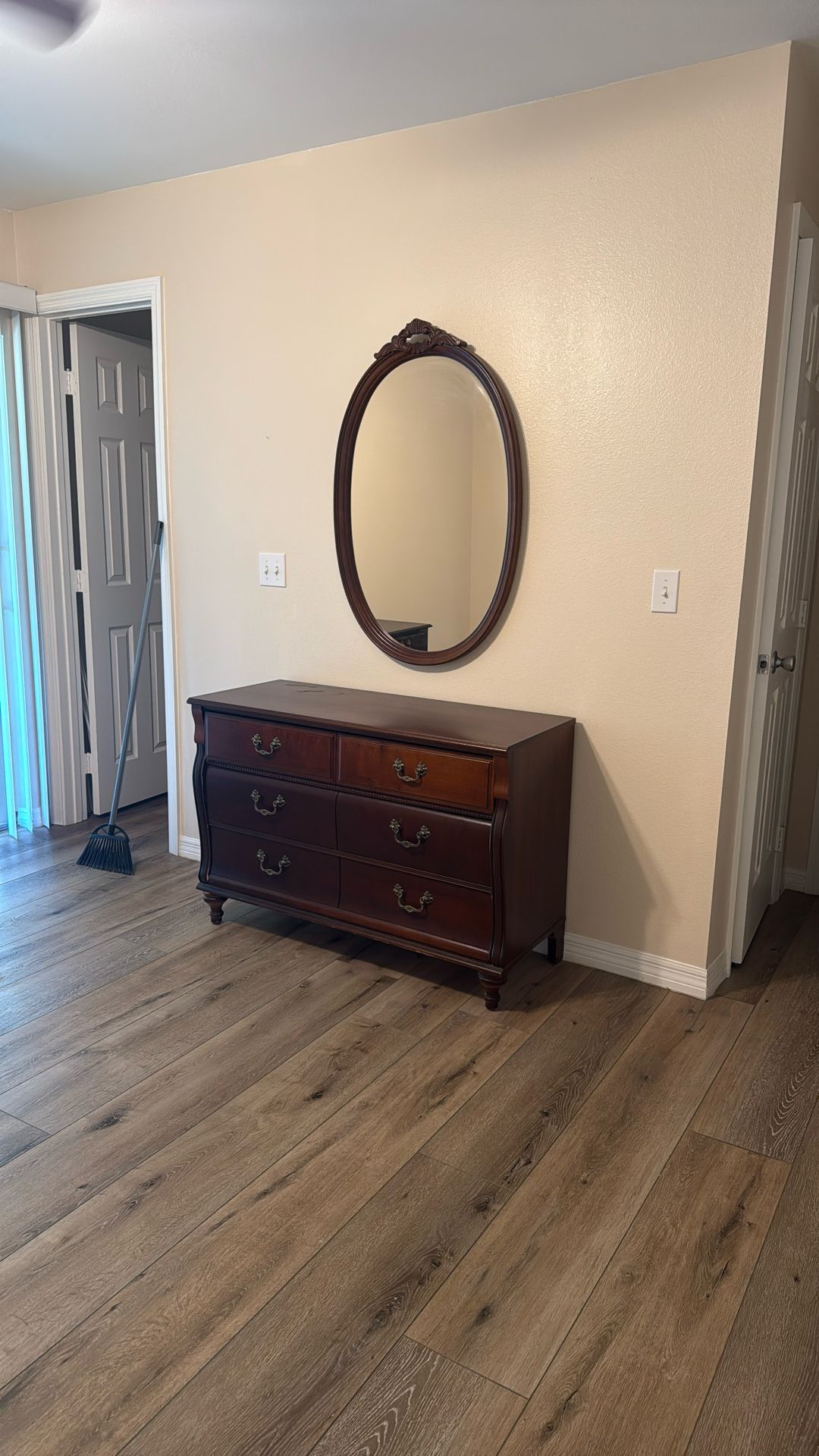 Dresser With Drawers And Mirror