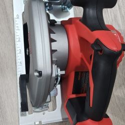 Milwaukee Circular Saw 