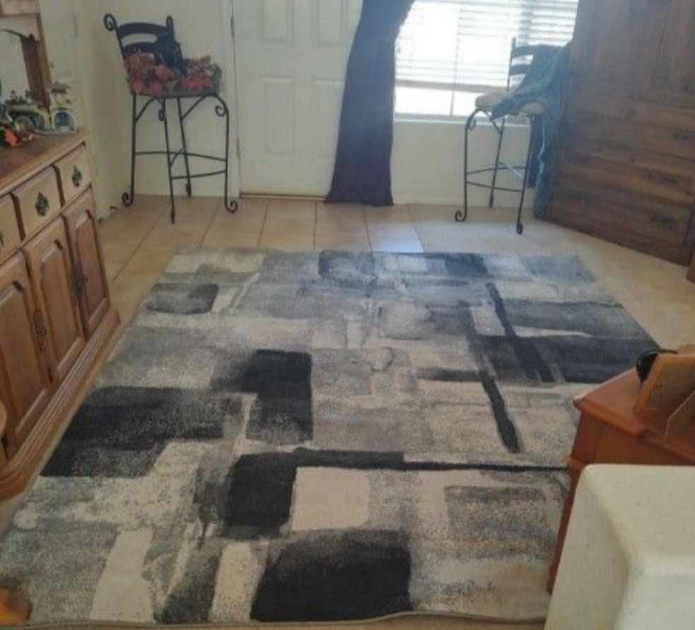 Area Rug  5.5 X 6ft  Gray Tones - Great Condition