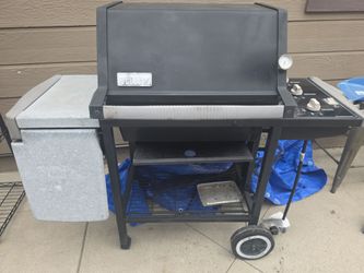 Weber BBQ 399  it works clean extra table