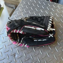 Worth Storm Fast pitch Baseball Glove