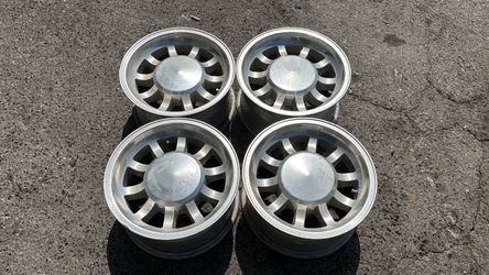 Western wheel 14x7 Inch Bullet Style Aluminum wheels and center caps, Fits 5 On 4.5 Lugs or 5 on 4.75 Classic cars