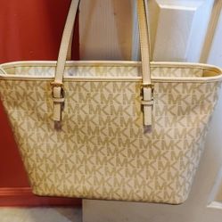 New Michael Kors Purse