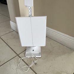 Makeup And Selfie Mirror 