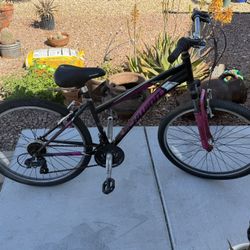 Schwinn Sidewinder 26 inch mountain bike black pink