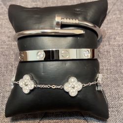 Bracelets 
