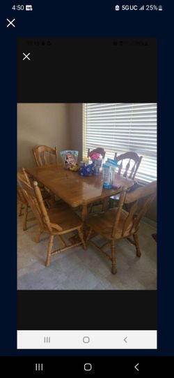 Table With 6 Chairs And A Extra Leaf