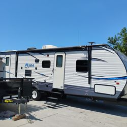 A One Owner 2019 Puma 28 Ft Double Door Entrance Super Slide Out